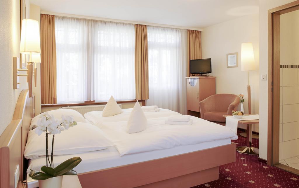 היטזאקר Ferien- Und Wellnesshotel Waldfrieden חדר תמונה