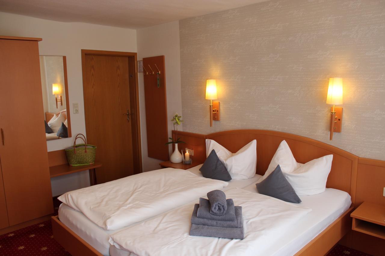 היטזאקר Ferien- Und Wellnesshotel Waldfrieden מראה חיצוני תמונה