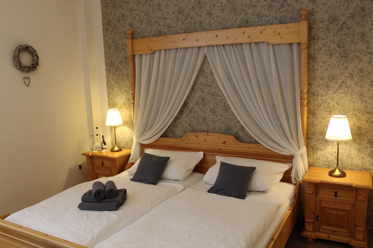 היטזאקר Ferien- Und Wellnesshotel Waldfrieden מראה חיצוני תמונה